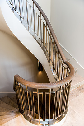 Showing the staircase with handrail in stained oak